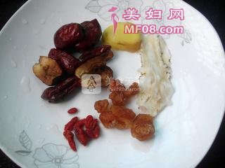 红枣当归炖鸡脚