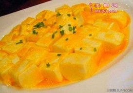 徽菜13个步骤教你怎么做咸蛋烧豆腐
