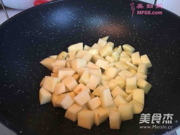 香肠土豆焖饭的做法