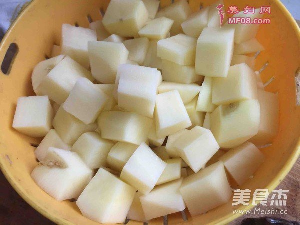 香肠土豆焖饭的做法