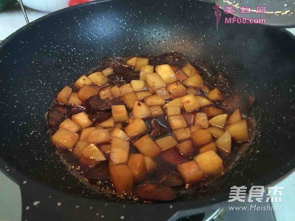 香肠土豆焖饭的做法