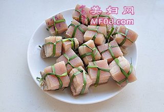 元宝红烧肉的做法步骤：7