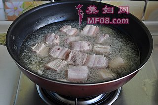 元宝红烧肉的做法步骤：6