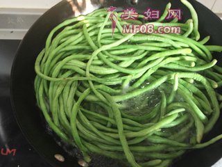 充分利用夏日阳光——晒干豇豆0的做法步骤：5
