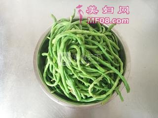 充分利用夏日阳光——晒干豇豆0的做法步骤：7
