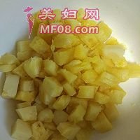 虾仁什锦凤梨炒饭的做法图解3