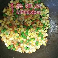 虾仁什锦凤梨炒饭的做法图解5