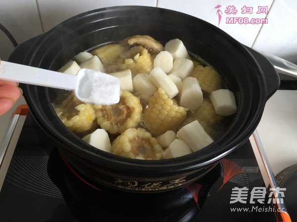 山药母鸡菌菇煲的做法