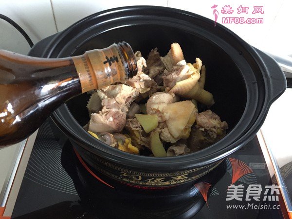山药母鸡菌菇煲的做法