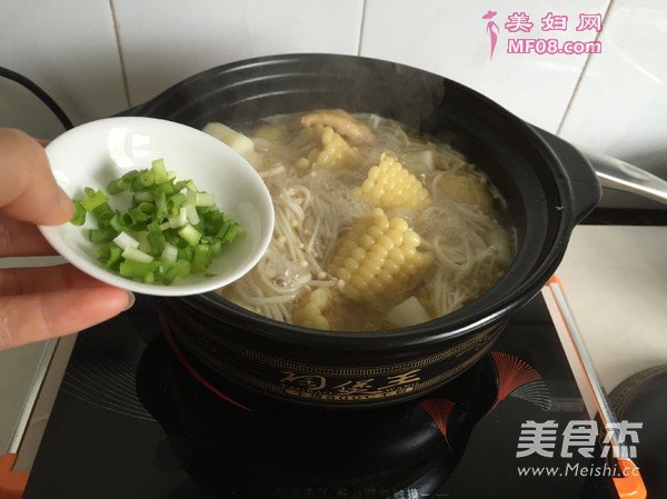 山药母鸡菌菇煲的做法