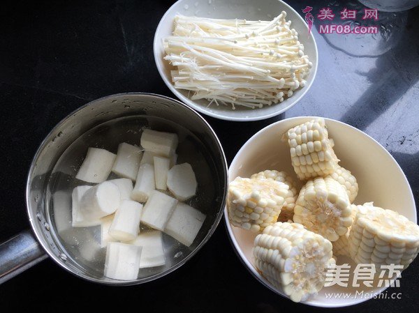 山药母鸡菌菇煲的做法