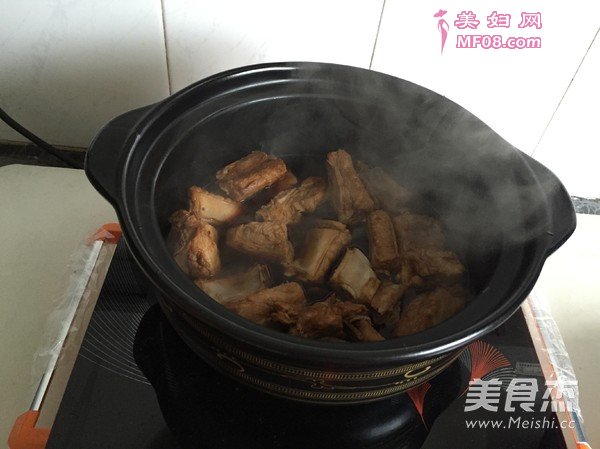 土豆黄花菜炖排骨的做法