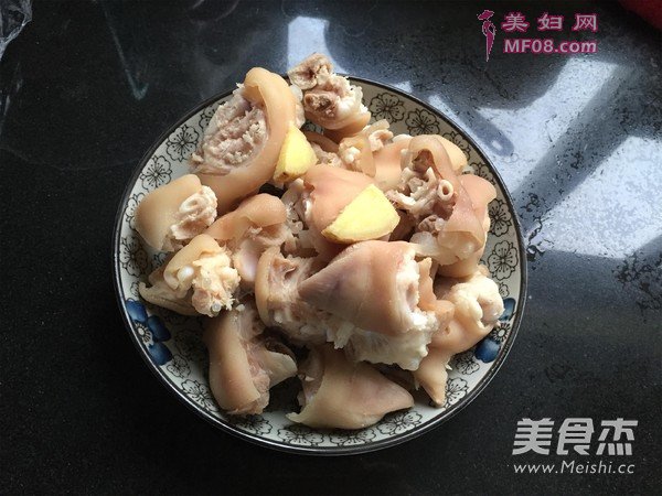 五香猪蹄煲的做法