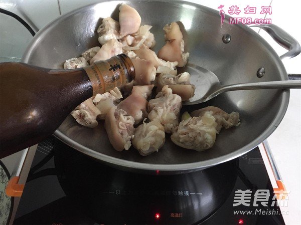 五香猪蹄煲的做法
