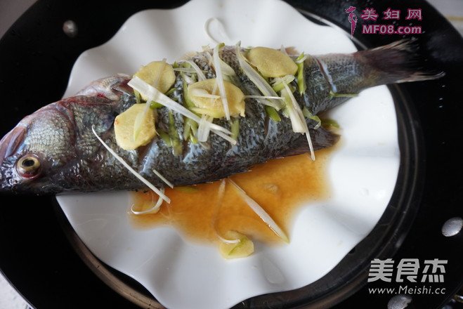 清蒸鲈鱼的做法