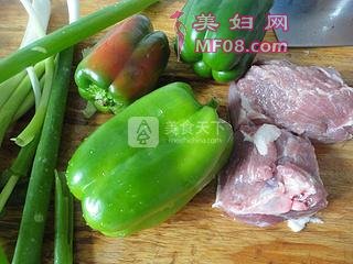 抱蛋煎饺的做法步骤：1