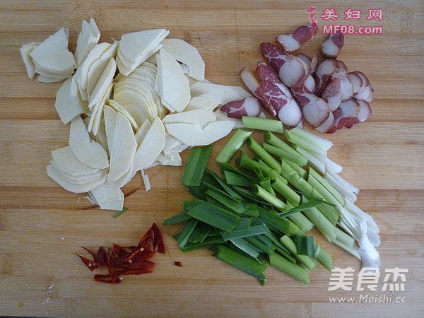 腊肉烧春笋的做法