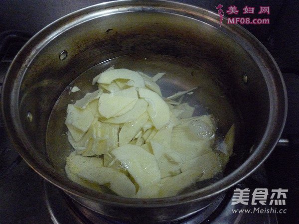 腊肉烧春笋的做法