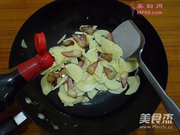 腊肉烧春笋的做法