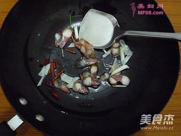 腊肉烧春笋的做法
