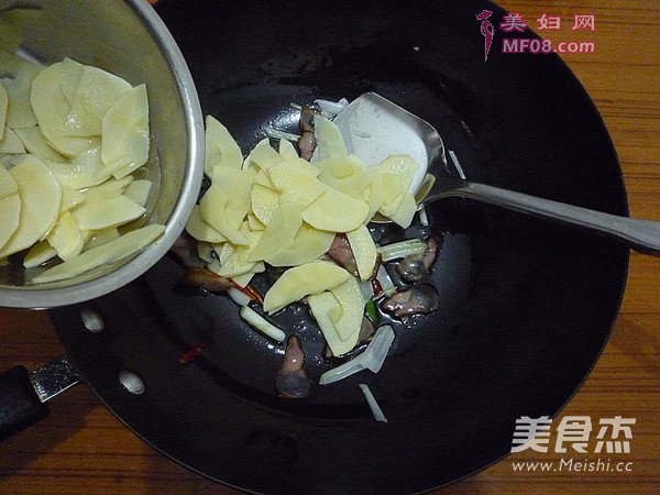 腊肉烧春笋的做法