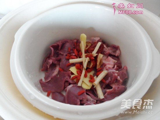 红枣杞子炖猪心的做法
