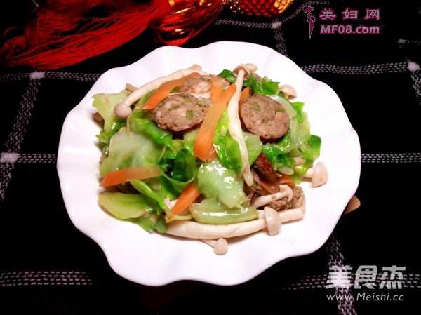 香肠烩卷心菜的做法