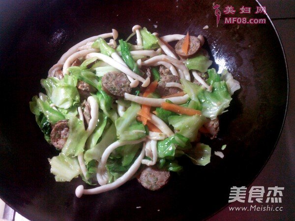 香肠烩卷心菜的做法
