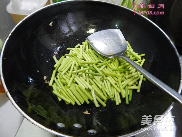 蒜苔烧豆腐的做法