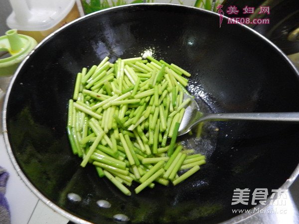 蒜苔烧豆腐的做法