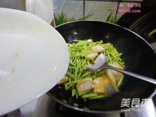 蒜苔烧豆腐的做法