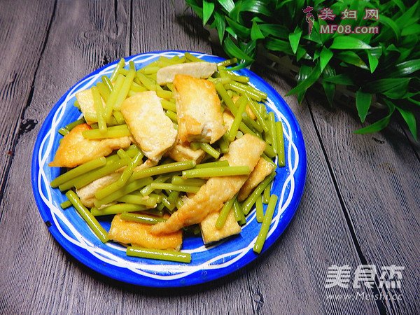 蒜苔烧豆腐的做法