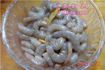 虾仁山药烧大葱步骤2