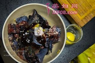 药膳虫草花什菌蒸乌鸡
