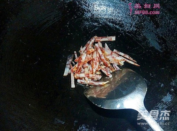 腊肠鸭蛋炒的做法
