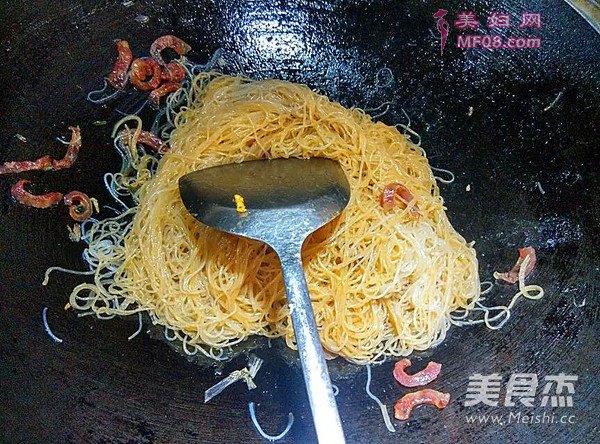 腊肠鸭蛋炒的做法
