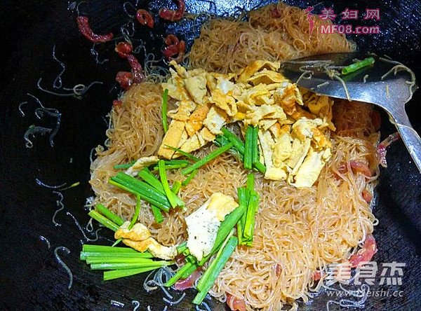 腊肠鸭蛋炒的做法