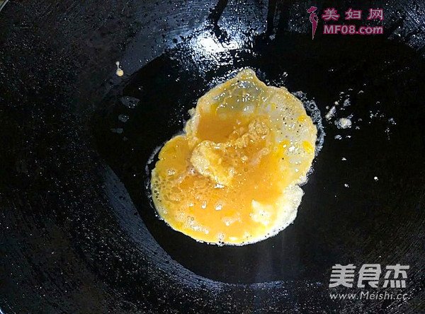 腊肠鸭蛋炒的做法