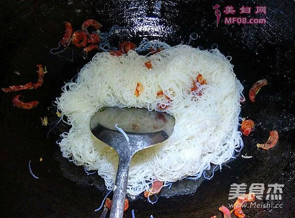腊肠鸭蛋炒的做法