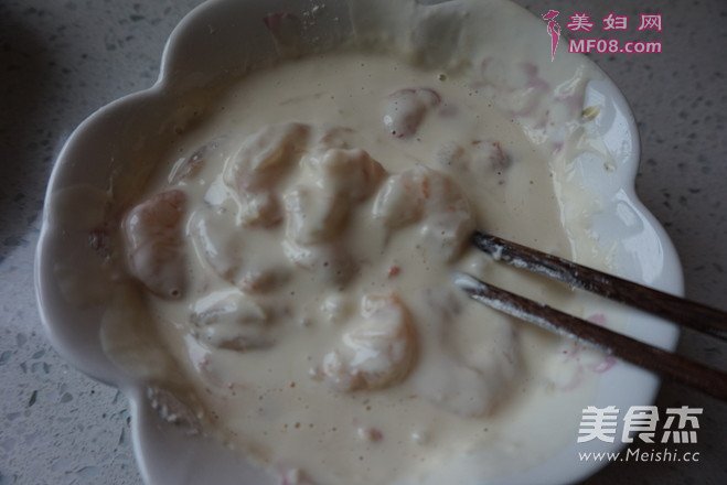 糖醋脆皮虾仁的做法