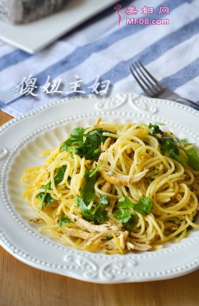 蒜香柠檬鸡肉意面的做法