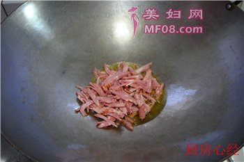炒龙须挂面步骤8