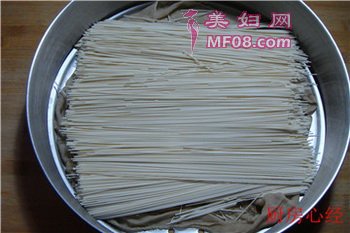 炒龙须挂面步骤3
