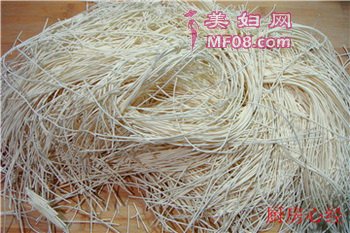炒龙须挂面步骤4