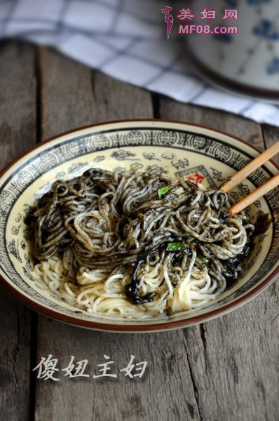 黑芝麻葱油面