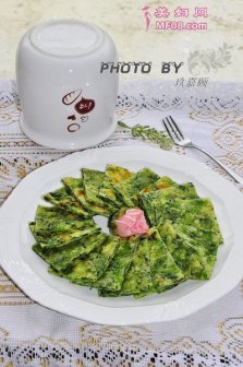 ޣ