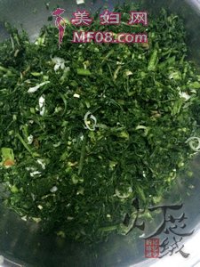 胡萝卜缨子豆沫就蜢子虾酱熥鸡蛋步骤5
