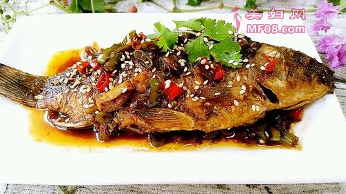 干锅鲫鱼的做法