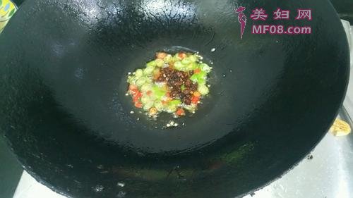 干锅鲫鱼的做法