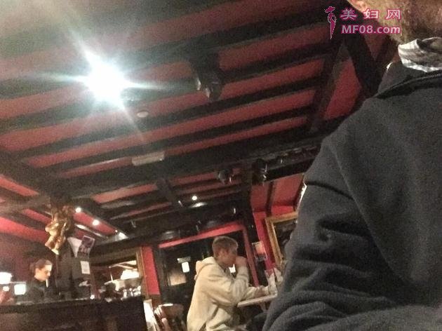 贾斯汀-比伯在餐厅被拍